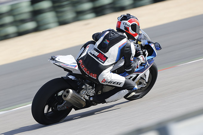 2015-BMW-S1000RR RIDING