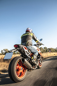 KTM SUPERDUKE RIDEBEHIND