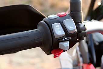 F800ADVENTURE buttons