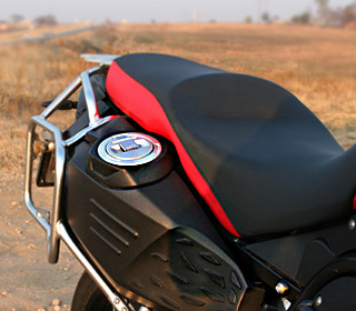 F800ADVENTURE tank