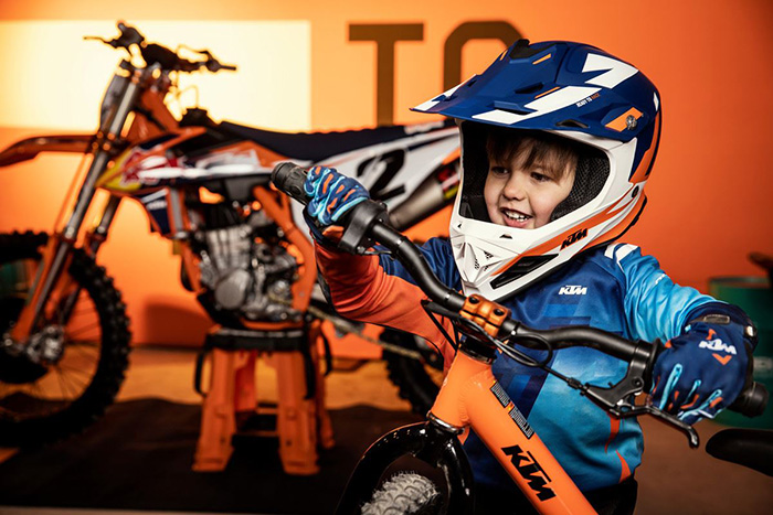 STACYC KTM Factory Replica 16eDRIVE Static