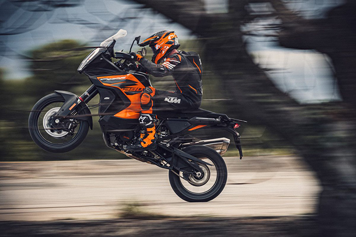 KTM 1290 SUPER ADVENTURE S Action