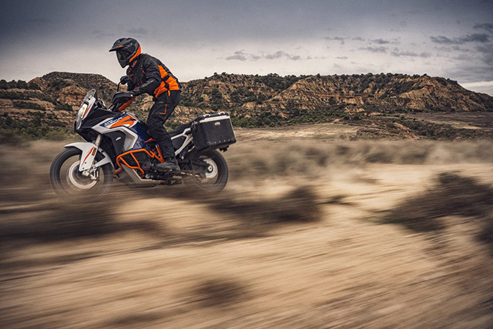 KTM 1290 SUPER ADVENTURE R action 2