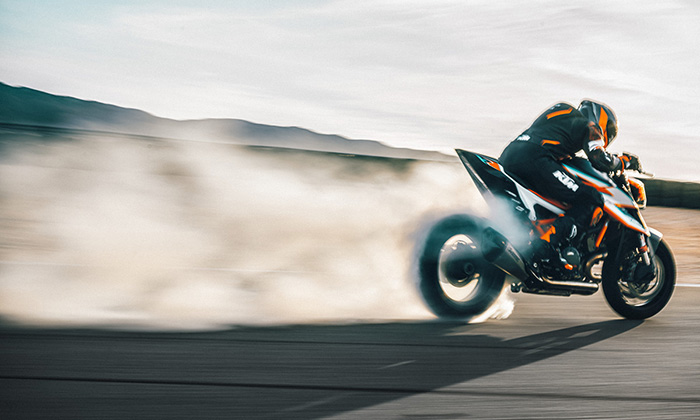 KTM 1290 SUPER DUKE RR Action