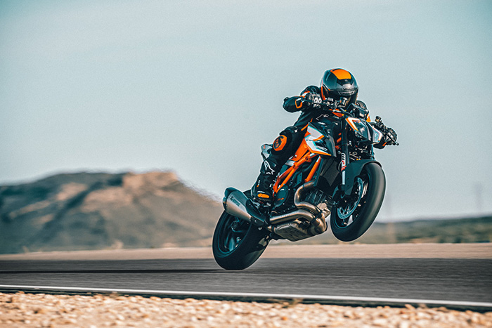 KTM 1290 SUPER DUKE RR Action 2