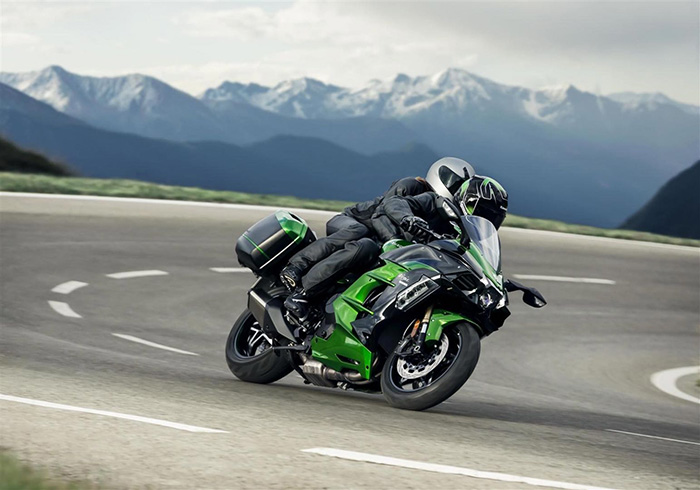 2018-kawasaki-ninja-h2-sx-se-first-look-fast-facts-7