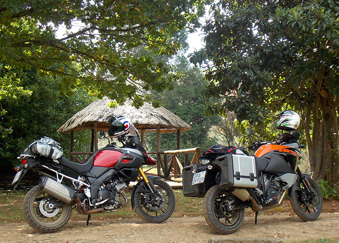 V-Strom KTM sidebyside01